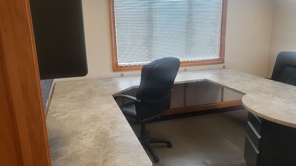 1,422 SF
